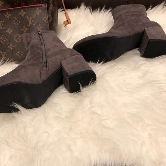 Suede Steve Madden Booties - Picture 2 of 4